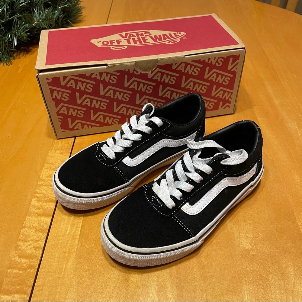 Vans Youth Kids Black White Ward Low Top Sneaker Excellent Condition Size 1